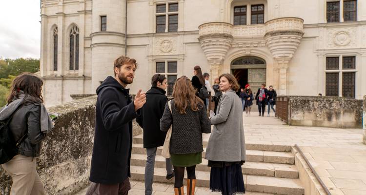 Tourists at the entrance of a historical castle.