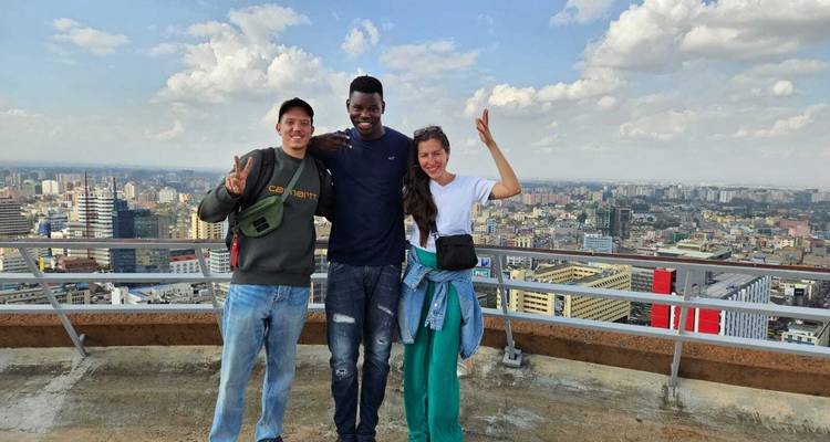 Visita a la ciudad de Nairobi (Orfanato de Elefantes + Centro de Jirafas + Vista de la Torre KICC - Gracepatt Ecotours Kenya 3