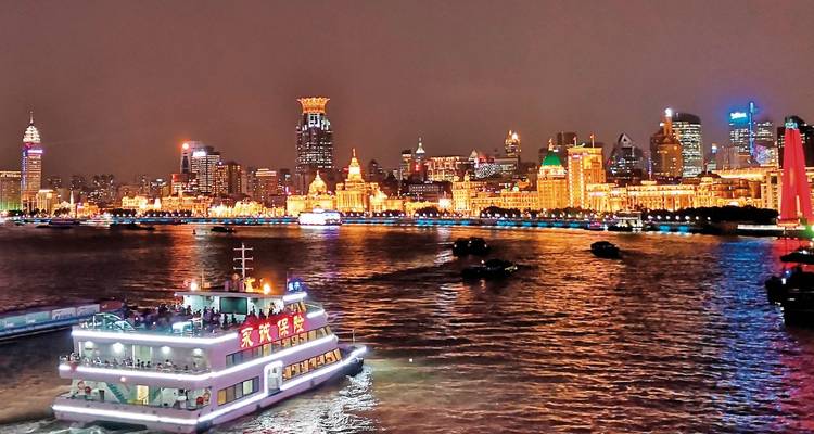 On a discovery tour through Beijing and Shanghai - DERTOUR 7