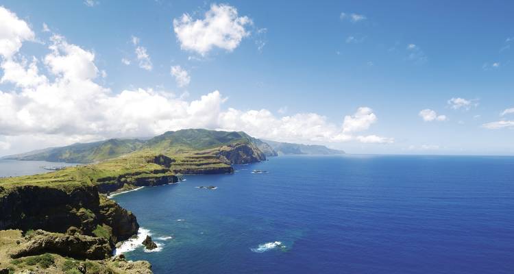 Levadas, lush vegetation and rugged coasts - DERTOUR 1