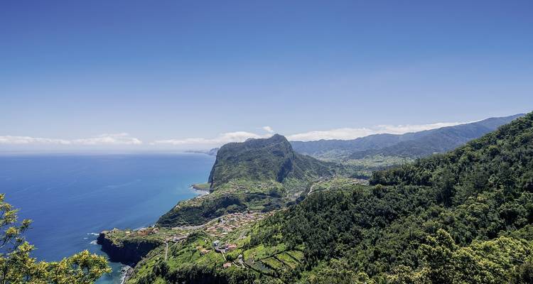 Levadas, lush vegetation and rugged coasts - DERTOUR 2