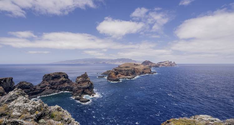 Levadas, lush vegetation and rugged coasts - DERTOUR 4