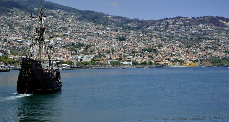 Levadas, lush vegetation and rugged coasts - DERTOUR 8