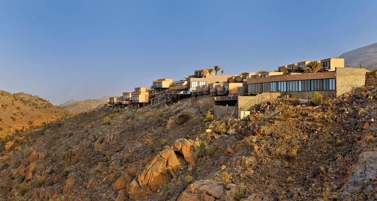 Adventure Oman group tour in an off-road vehicle - DERTOUR 8
