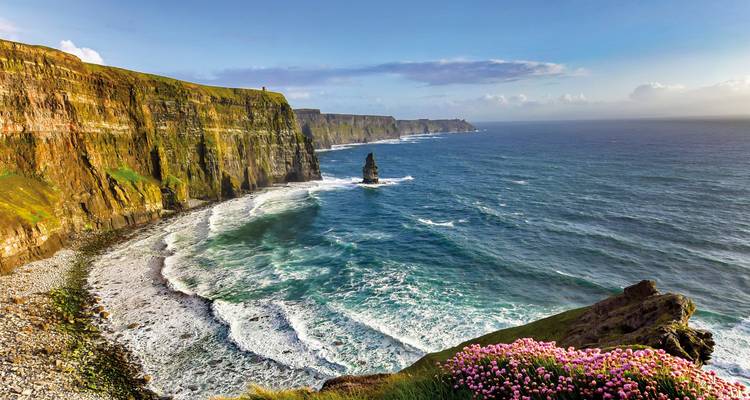 Belle vue sur les falaises de Moher face à l'océan Atlantique.