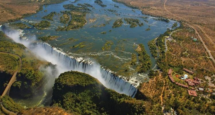Discover Victoria Falls - The Victoria Falls Hotel - DERTOUR 3