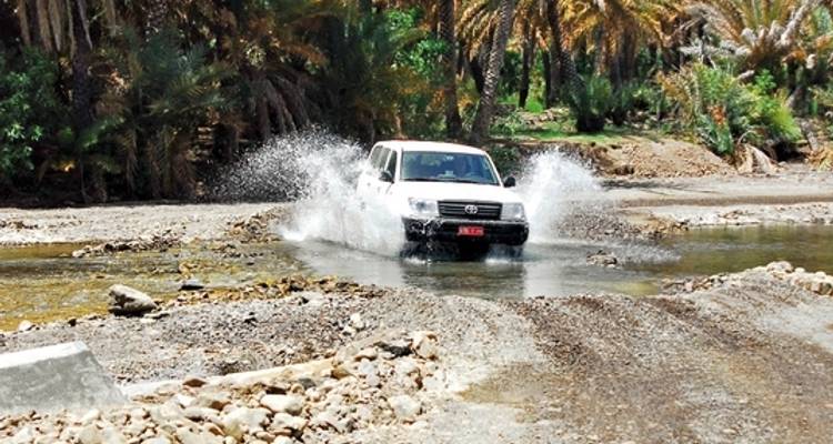 Experience Oman with a chauffeur - through magnificent landscapes by four-wheel drive - DERTOUR 2