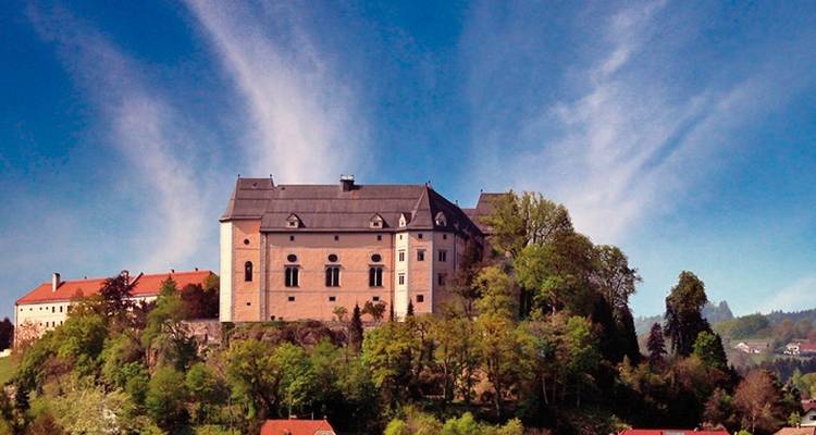 Discover the Danube cycle path - DERTOUR 2