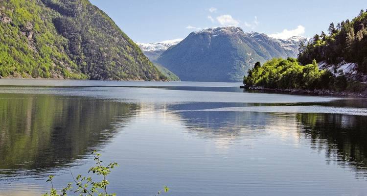 Fjord giants and mountain landscapes - DERTOUR 5