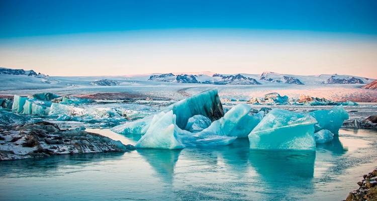 Relax and enjoy Iceland's summer - DERTOUR 10