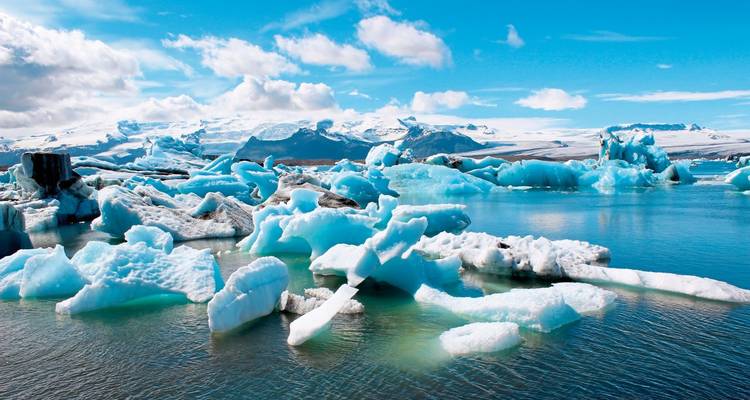 Eislandschaft mit klarem Himmel