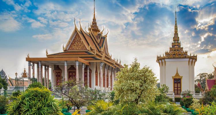 Sierlijke tempelbouwen met ingewikkelde ontwerpen en weelderige tuinen.