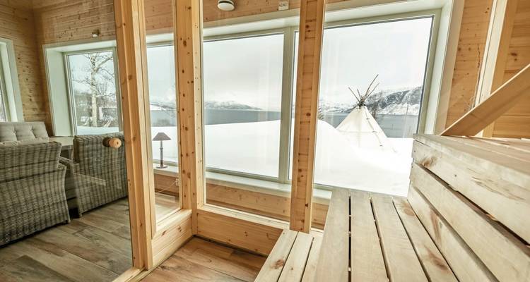 Winter adventures at the Arctic Panorama Lodge - DERTOUR 10