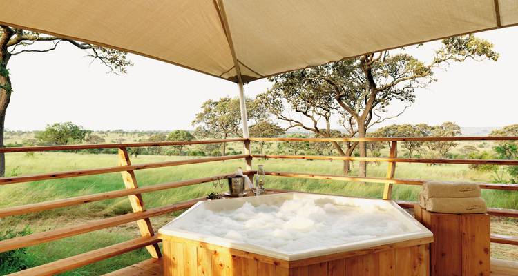 Außen-Whirlpool mit malerischem Blick in den afrikanischen Busch.