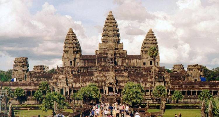 17 Days Brilliant Thailand Cambodia & Vietnam Tour From Bangkok To Siem Reap, Phnom Penh , Saigon , Hoi An , Halong Bay & Hanoi - VietLong Travel 8