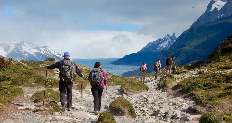 Nuevo - Lo más destacado de la Patagonia - Ve todo lo más destacado del Trekking "W" con sólo mochilas de un día - OneSeed Expeditions 1