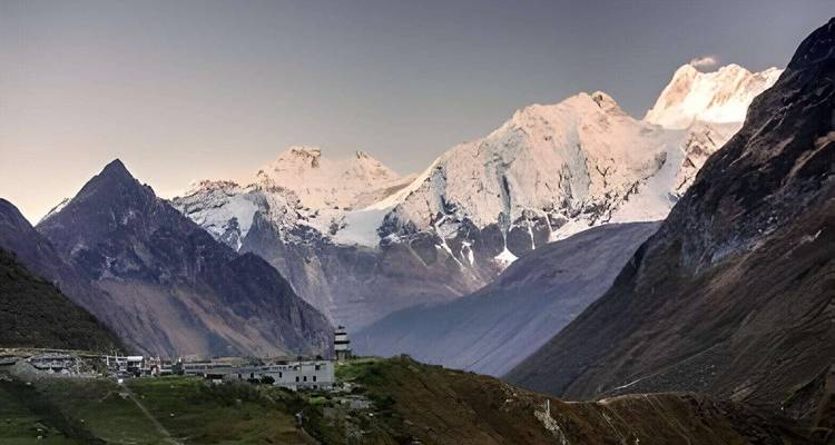 Manaslu Circuit Trek - World Travel Experiences 2