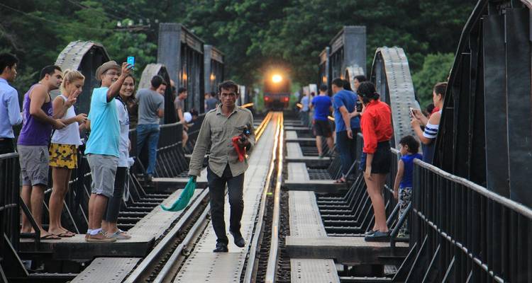 4 días en Bangkok, incluido el recorrido por el río Kwai Kanchanaburi y el Ferrocarril de la Muerte, y explora los 4 lugares emblemáticos de Bangkok - STM Tours LLC 1