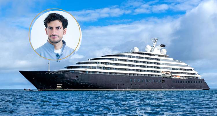 Luxe expeditie cruiseschip op zee met klein portretinzet van een chef-kok in de luchtachtergrond.