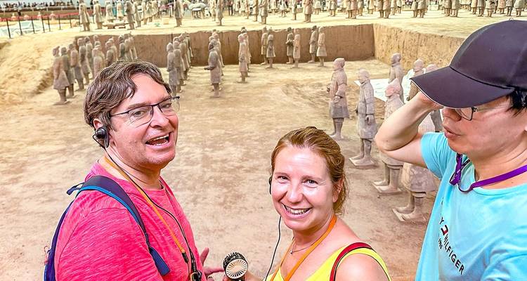 Besucher im Terrakotta-Armee-Museum.