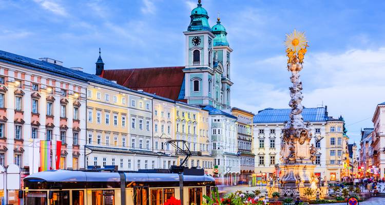Encantadoras Navidades y Año Nuevo - 2024 - de Passau a Budapest, 2024 (including Durnstein) - Uniworld Boutique River Cruise Collection 4