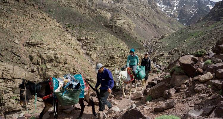 Odyssée du trekking en 4 jours : D'Imlil au sommet du Toubkal et au lac Ifni - Morocco Premium Tours 2