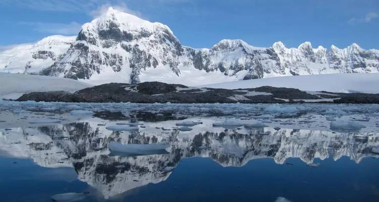 Sporty Basecamp in the Antarctic - Inventia 7