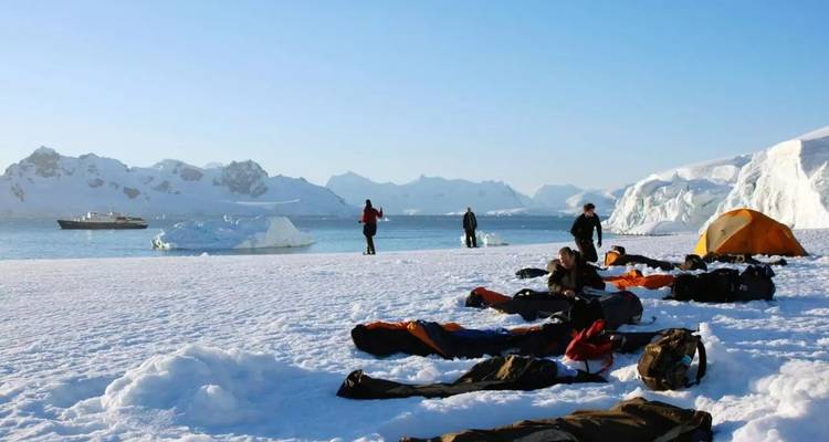 Sporty Basecamp in the Antarctic - Inventia 1