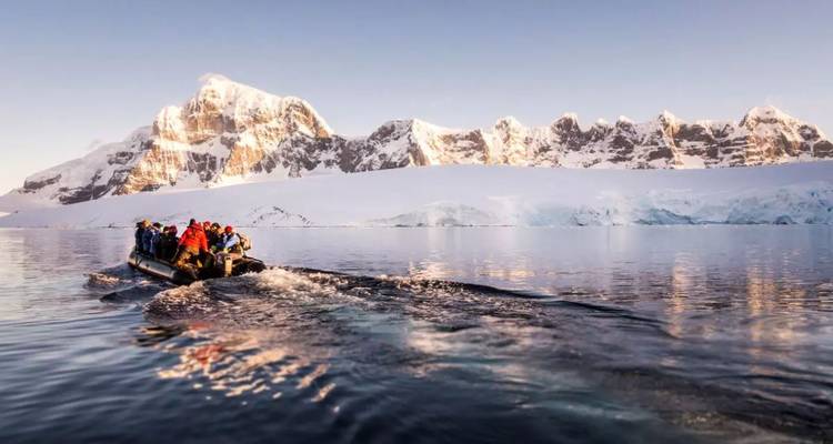 Sporty Basecamp in the Antarctic - Inventia 2