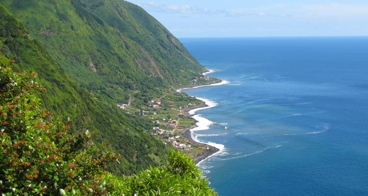 Les Açores, joyaux du Portugal (de Sao Miguel, Açores à Lisbonne) (2025) - Collette 1