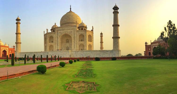 Panoramablick auf das Taj Mahal.