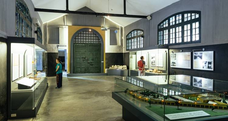 Excursión Privada en Tierra: Las visitas obligadas de Hanói y la famosa aventura de la calle del tren desde el puerto internacional de Halong - Up Travel Vietnam 8