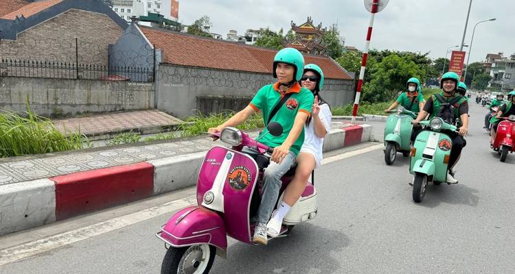 Circuito guiado en vespa por los buenos días de Hanoi - Old Quarter Travel 10