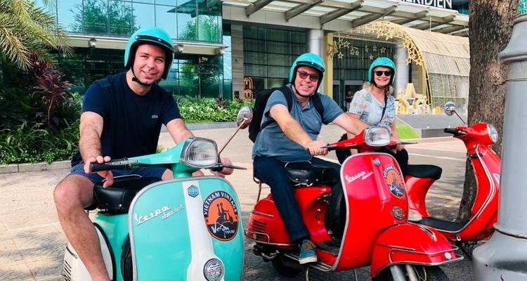Recorrido en Vespa por el interior de Sai Gon por la mañana/tarde - Old Quarter Travel 2