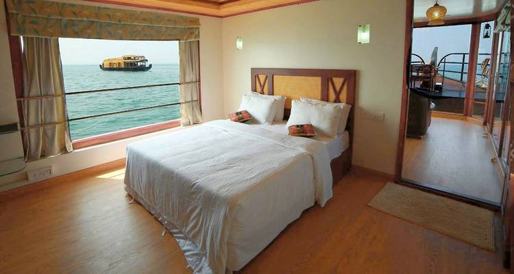 South India Tour with Overnight in Houseboat (Cochin, Munnar and Alleppey) - Relax Getaways Pvt. Ltd 1