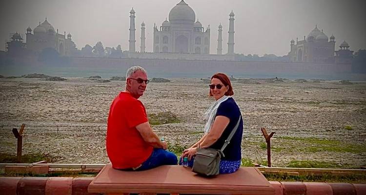 Desde Delhi: Excursión en coche por el Taj Mahal, el Fuerte de Agra y el Bebé Taj - Zoya Holidays 8