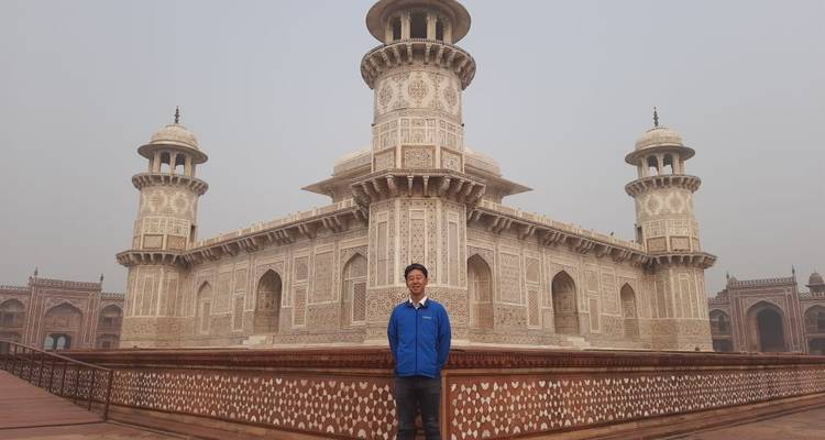 Desde Delhi: Excursión en coche por el Taj Mahal, el Fuerte de Agra y el Bebé Taj - Zoya Holidays 3