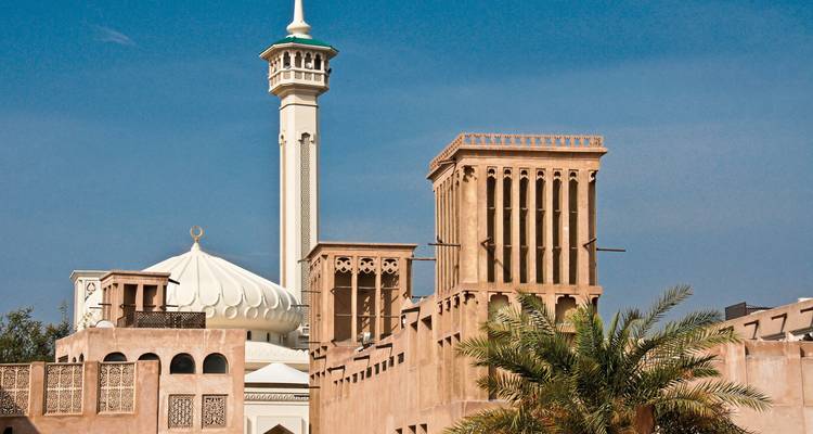 Traditionelle nahöstliche Architektur mit einem Minarett.