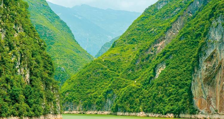 Üppig grüne Täler des Jangtse-Flusses.