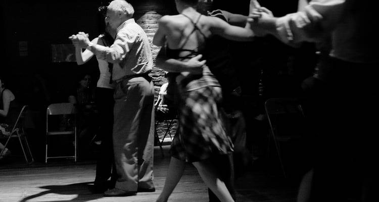 ¡Recorrido a pie por el centro de Buenos Aires, La Boca y San Telmo con clase de tango! - Mater Sustentable 3