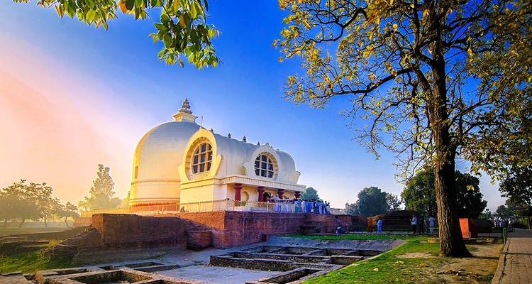 Entrancing Buddha’s Steps By Luxury Cruise India 20 Days - TTI TOURS 1