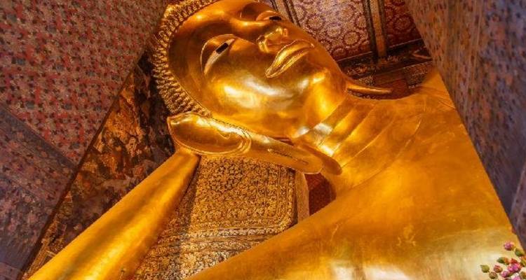 Close-up of the Reclining Buddha statue in Wat Pho.