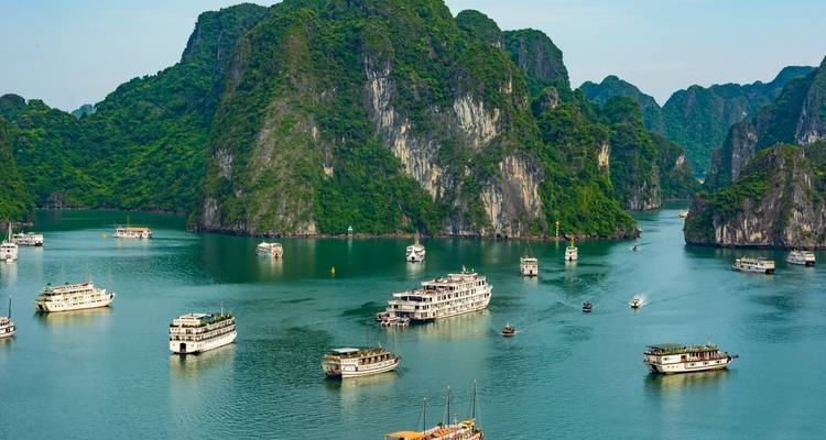Explorez l'enchanteresse baie d'Ha Long lors d'une excursion d'une journée au départ de Hanoi - Up Travel Vietnam 3