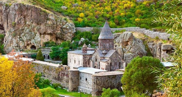 Circuito por Azerbaiyán Georgia Armenia 20 días - Cascade Travel 2