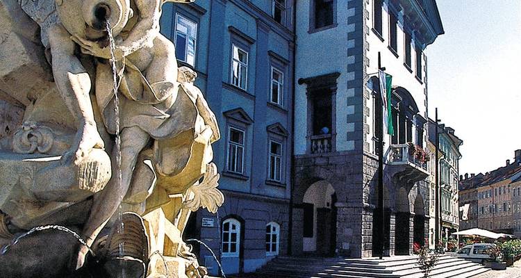 FOUR ADRIATIC COUNRTIES: ZAGREB TO TIRANA - Kompas 2