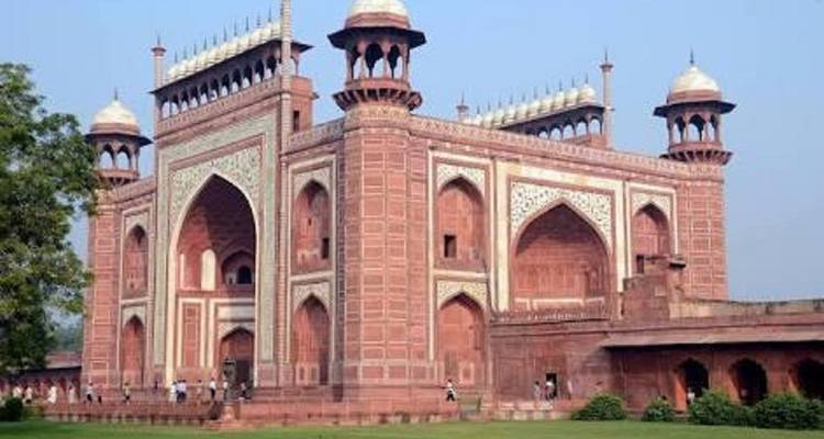 Explora el Taj Mahal y la riqueza histórica de Fatehpur Sikri desde Delhi en coche - Sami World Travels 9