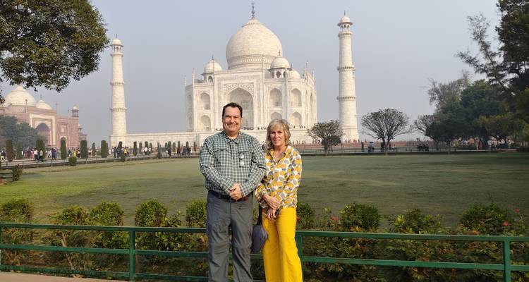 Explora el Taj Mahal y la riqueza histórica de Fatehpur Sikri desde Delhi en coche - Sami World Travels 1