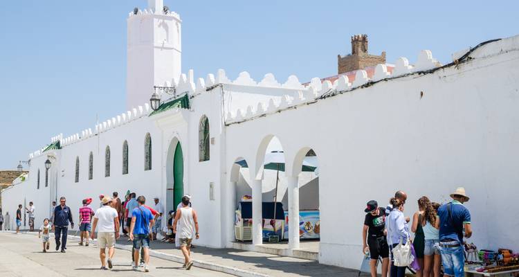 Excursión Cultural Privada de 4 Días desde Tánger: Ciudades Imperiales, Costa Atlántica y Chefchaouen - My Morocco Tours 1