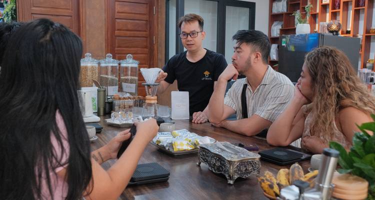 Taller de Café de Hanoi: Bebe, saborea y experimenta el auténtico café vietnamita - Taller Conjunto - Up Travel Vietnam 9