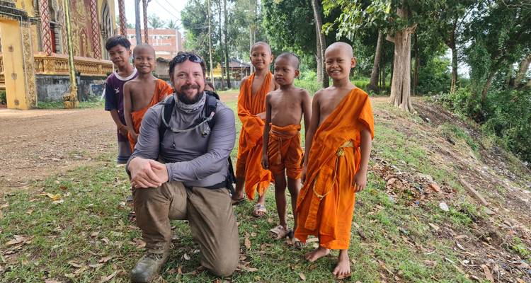5-Day Historic Cambodia Motorbike Tour from Siem Reap to Preah Vihear, Stung Treng, Kratie, Kampong Cham - VietLong Travel 5